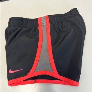Girl's nikeโ Shorts